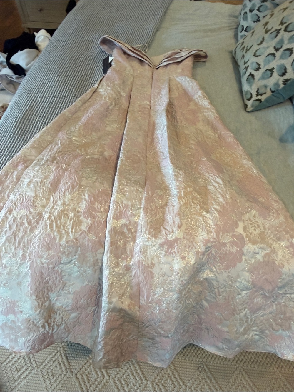 Off-Shoulder Floral Jacquard Dress in Blush Pink - Picture 6 of 8